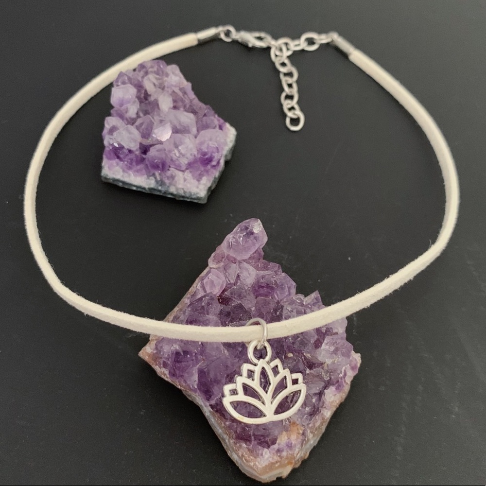 Lotus Choker